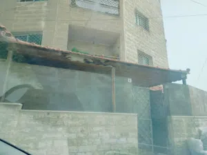 شقة أرضية بمدخل مستقل في الزرقاء الجديدة شارع 36 مساحة 133 متر مربع مع ترس خارجي