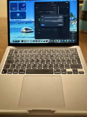 MacBook Air M1 (2020) نظيف جداً + ملحقات