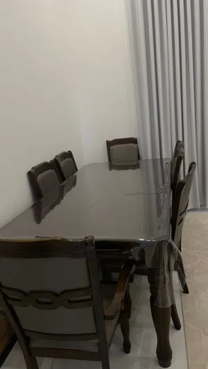 طاولة طعام 8 اشخاص