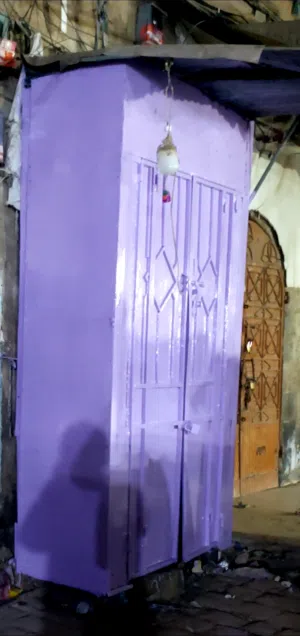 صندقة مجهزة بالديكور للبيع بسعر عرطة