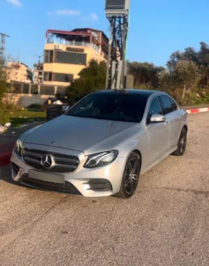 مرسيدس E200