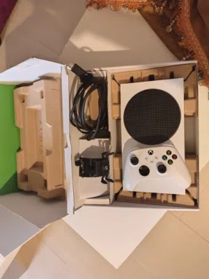Xbox Series s  جديد غير مستخدم نازل  فيفا 2026 و 2025
