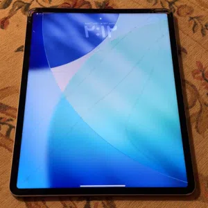 Apple iPad Pro 6 128 GB in Dhofar