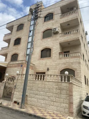 شقة سوبر ديلوكس للبيع طابق اول بجانب جامعة العلوم التطبيقية