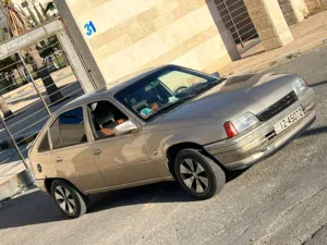 أوبل كاديت بحالة ممتازة