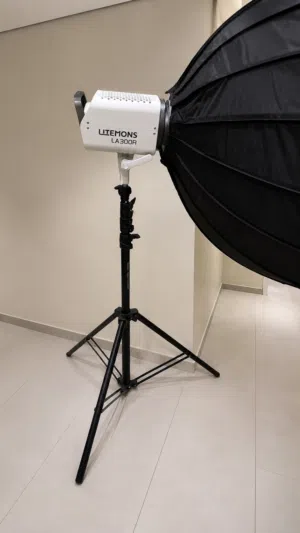 اضاءة GODOX LA300R مع ترايبود