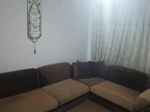 كنب زاوية بحالة جيدة للبيع