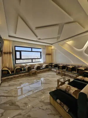 افخر واحدث شقق مفروشة للايجار VIP في صنعاء اثاث جديد ملكي واول ساكن وب اسعار خيالية و تناسب الجميع