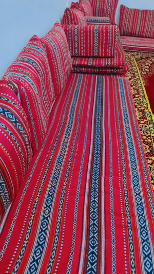 مجلس عربي اصيل شبه جديد نظيف جدا جدا مع السجاد