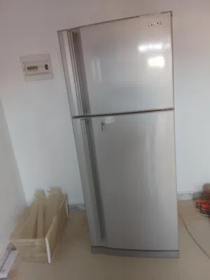 السلام عليكم  تلاجه مستعمله للبيع سعرها 600 نوعيتها hitachi غازيه الفريزار ربي ايبارك من لوطه ضعيفه