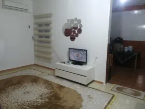 شقه بأسمي ملك للبيع علي شارعين