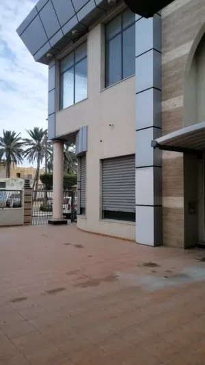 صالة كبيرة دورين زايد صالة ثالثة مستقلة بمساحة تزيد عن 408 متر للإيجار السنوي
