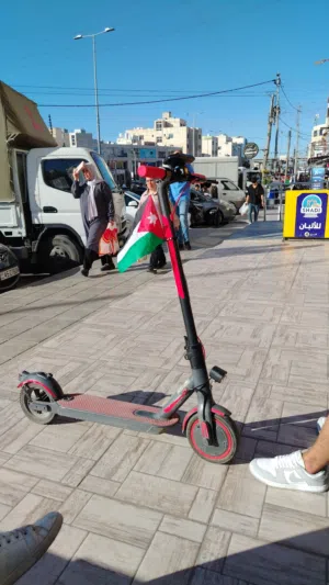 سكوتر كهربائي تبااارك الله بطاريه جديده بمشي 30 كيلو سرعه 30 للبيع بسعر نااااااااار اقرء الوصف ضروري