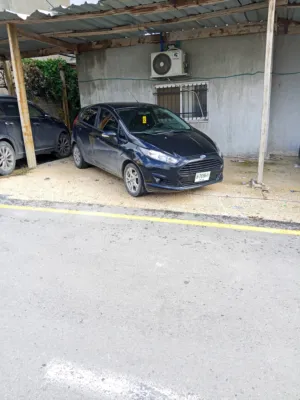 سيارة كرتونة من برا وجوا