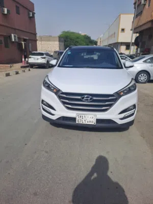 Hyundai Tucson model 2018. engine 2.0 excellent condition
