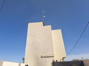 مبنى تجاري للبيع في قصر بن غشير على الرئيسي