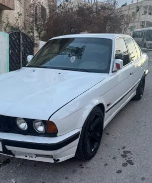 بي ام 520 موديل 95 توماتيك اصلي ماتور 20 فينوس محشي 25 اسود ناول على الرخصة 20 جنط 18