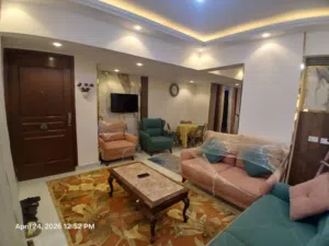 متاح شقه الترا سوبر لوكس 120 م  مفروشه اول سكن بحدائق اكتوبر ش زويل موقع حيوي وسط المدينة قرب المولا
