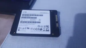 هاردات ثنين للبيع واحد SSD ثنين تيرا والثاني HDD 500