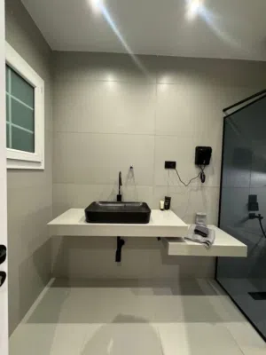 شقة ارضية للبيع . في عمارات السدرة حي الملكية .