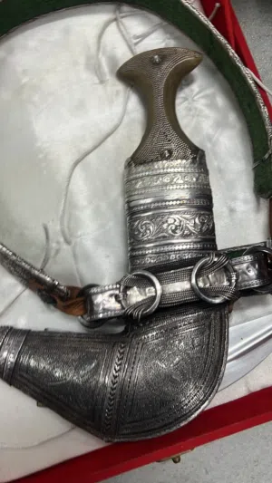 خنجر للبيع