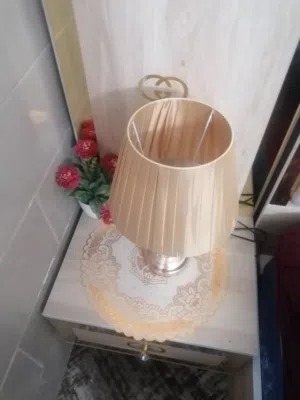 تيبل لامب لغرفة نوم مألمزة استخدام عرسان شهرين فقط