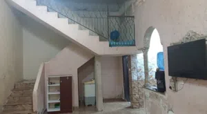 منزل للبيع الشارع العريض