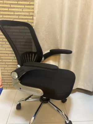 كرسي مكتبي بحاله جيده