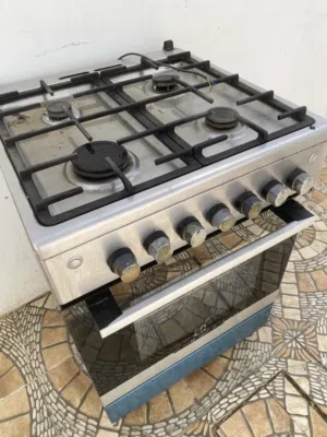فرن وطباخه ايطالي براند الكترولكس مستعمل 4 شعلات Electrolex oven and stove. 4 burners