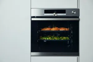 فرن كهربائي من ماركة Hisense