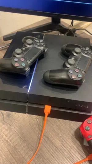 PS4 500GB + 3 Controllers – Fully Working – No Repairs