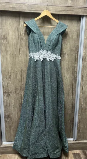 فستان سهرة لبسة واحدة في مناسبة