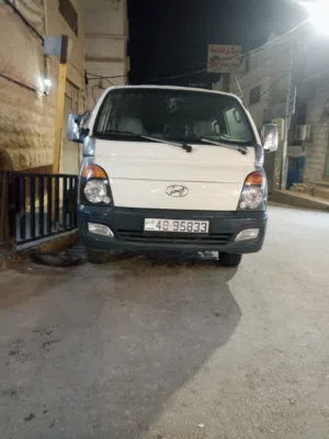 سيارة بورتر 2016 ديزل بيضاء مرخصة مع حساسات وتقنية أندرويد أوتو للبيع