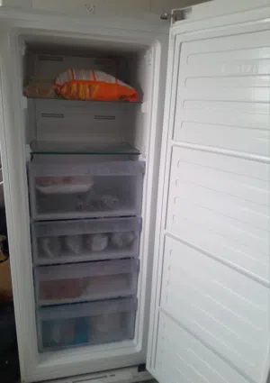 فريزر عامودي بيكو بحالة الجديد