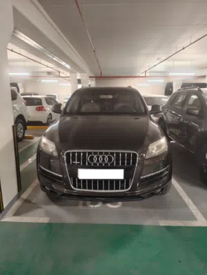 Audi Q7 2011 – Fully Loaded Metallic Brown SUV.