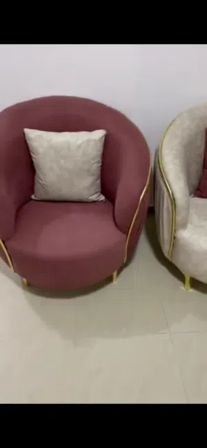 طقم كنب  عدد 4 قطع  يتسع لثمانية أشخاص