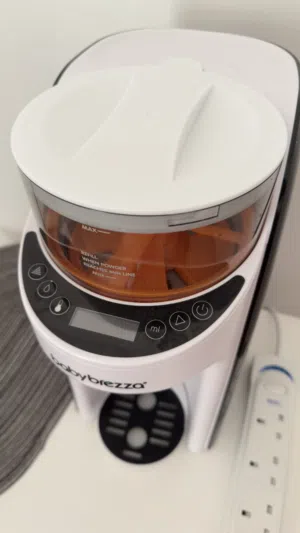 جهاز بيبي بريزا لتحضير الحليب استعمال بسيط جداً