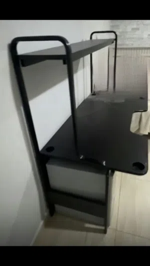 طاوله جيمنج بحاله ممتازه