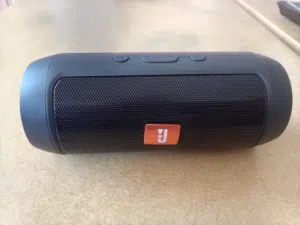 *للبيع: سماعة بلوتوث محمولة ستايل JBL Charge - صوت قوي وبطارية ممتازة - 28 دينار*