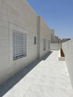 181 m2 5 Bedrooms Townhouse for Sale in Zarqa Madinet El Sharq