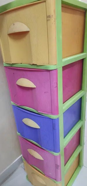 أدراج عميقة وواسعه