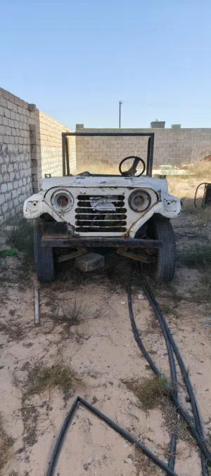 هيكل جيب 4حربيه للبيع بدون محرك وكمبيو يوجد بيه كارونه وترسمسيومي وصاله كامله جديده