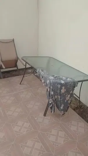 للبيع طاولة طعام مستعمله معا المراسيو مظله قعده خارجيه منزله صغير ل6 اشخاص