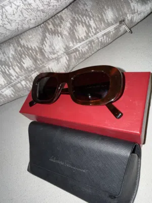 نظارة ماركة سلفادور فيرقامو salvatore ferragamo للبيع بحالة الوكالة بدون استخدام