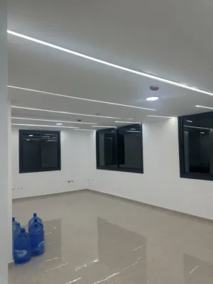 محل أو مكتب بمنطقة حيوية للإيجار