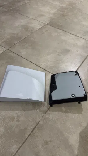 للبيع جهاز الاقراص (السيدي) للبلايستشن فايف