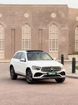 مرسيدس GLC300 2022 فول اوبشن داخلية بيج الوكاله نظيفة كالجديدة كلياً