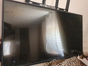 شاشه مستعمل بحاله الجديده للبيع بسعر مغري