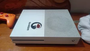 Xbox one s ذاكرة 500 كيكا بايت يحتوي على جميع ملحقاتة واير تشغيل واي