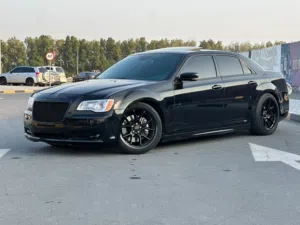كرايسلر C300 SRT V8  فل مواصفات خليجي بحاله ممتازه جاهزه للتسجيل والاستخدام